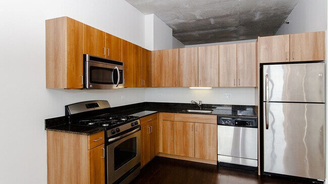 Building Photo - 235 W Van Buren St