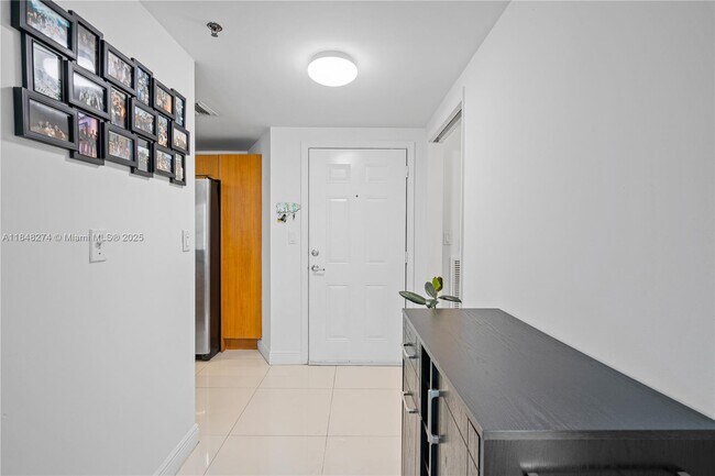Building Photo - 6362 Collins Ave