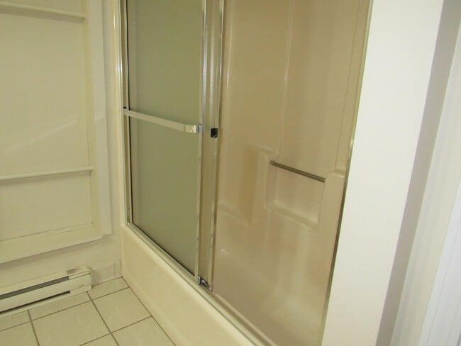 Building Photo - Gorgeous Derry Townhouse for Rent- Stongat...
