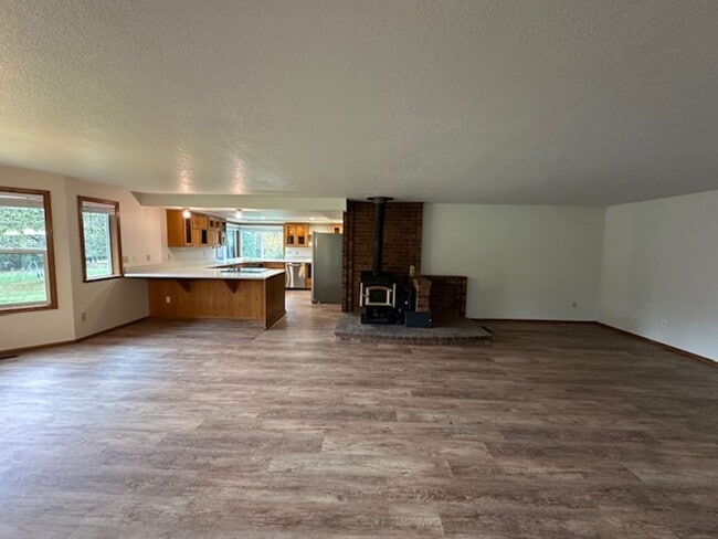 Building Photo - 23601 Labare Rd