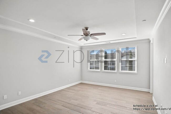 Building Photo - 205 Vereda del Turia