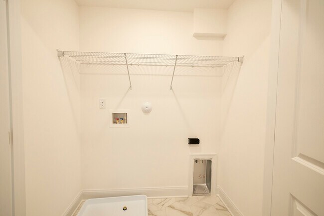 Building Photo - 13868 Randolph Pond Ln