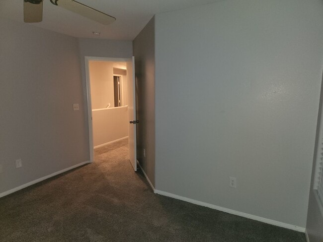 Building Photo - Fantastic 3bed/2.5 bath in Southwest ready for immediate move-in!