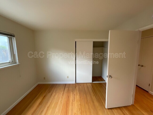 Building Photo - 1426 Ormsby Dr