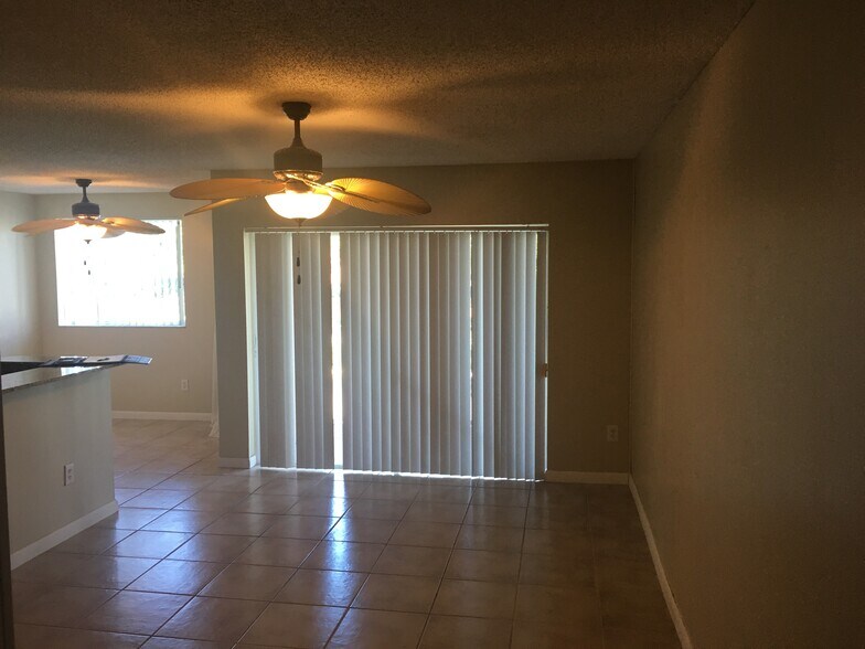 Primary Photo - 2600 University S Dr
