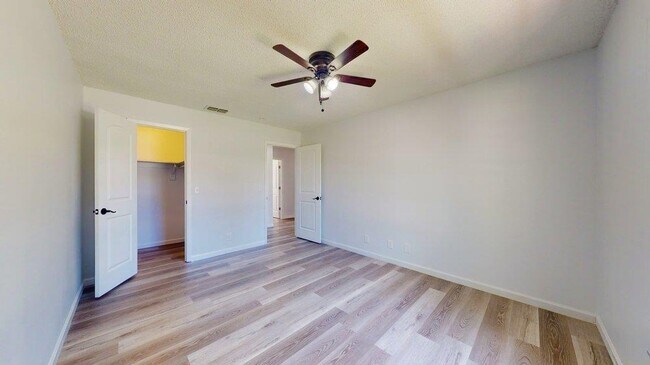 Building Photo - 10 Coral Reef Ct S