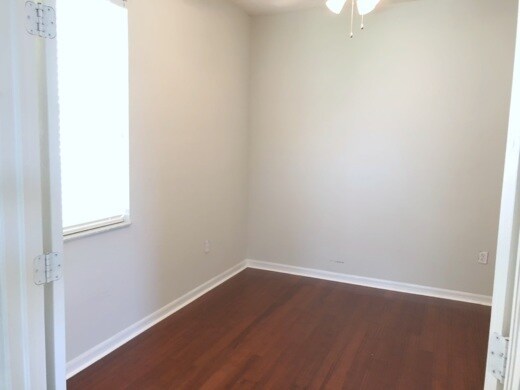 Building Photo - Beautiful 4 bedroom/3 bathroom Home