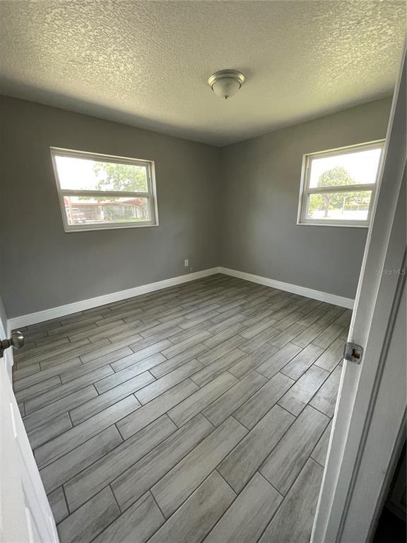 Building Photo - 204 6th Jpv St