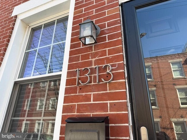 Building Photo - 1313 S Howard St