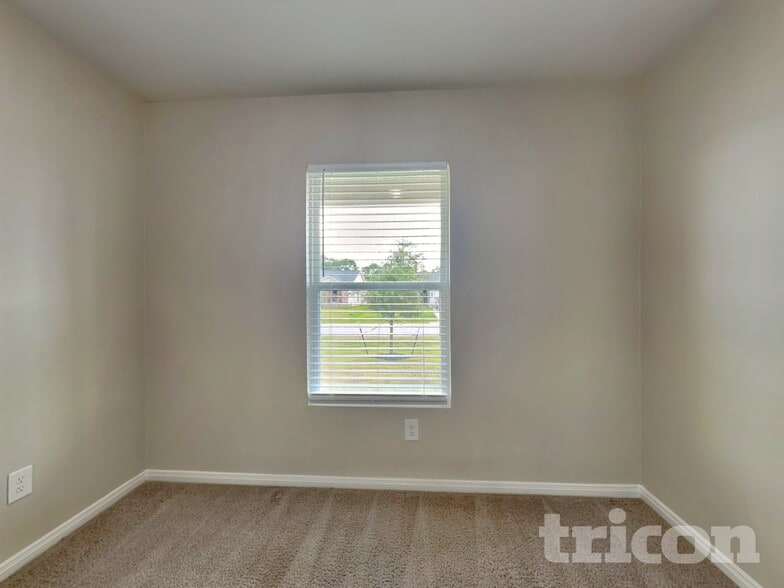Building Photo - 15649 Del Norte Dr