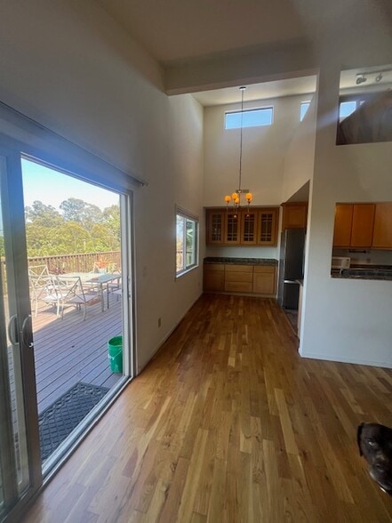 Building Photo - 112 Alamo Ave