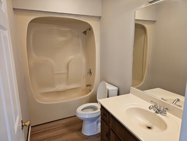 Building Photo - 378 River St