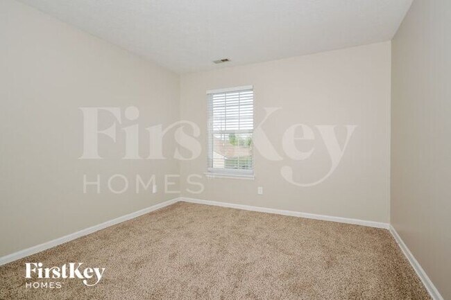 Building Photo - 4824 Ossington Ct