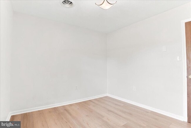 Building Photo - 102 Linwood Ct