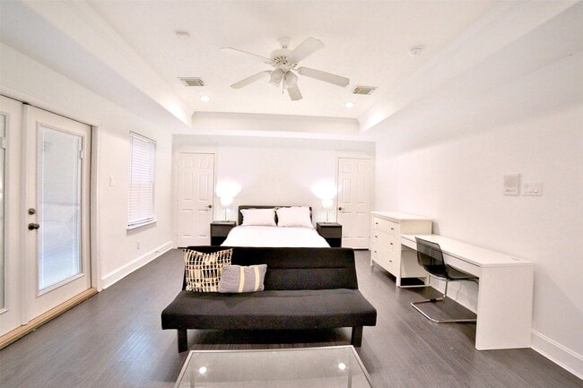 Building Photo - 2410 Dorrington St