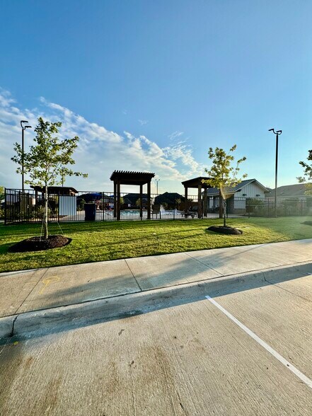 Building Photo - 1104 Barbary Fields St