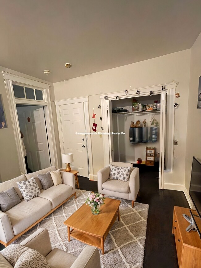 Building Photo - 833-835 Beacon St. Unit 302