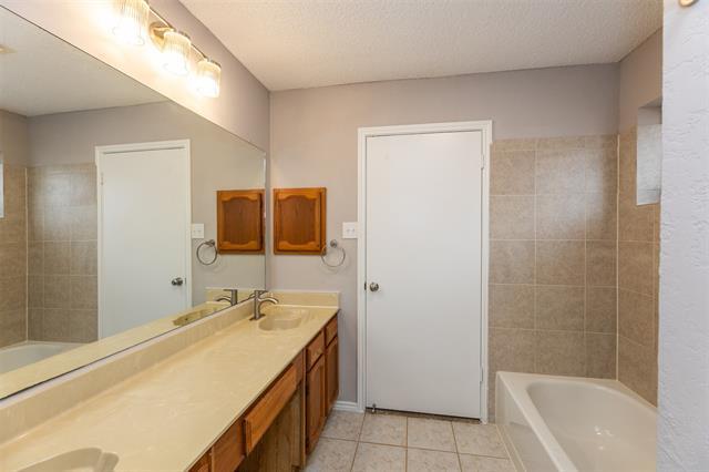 Building Photo - 1017 Bass Dr