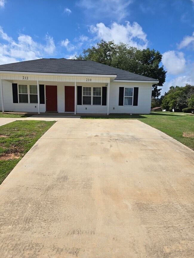 Building Photo - Woodcrest Knolls 210-212