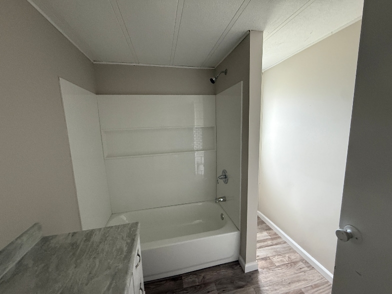 Building Photo - 80 Redwood Ln