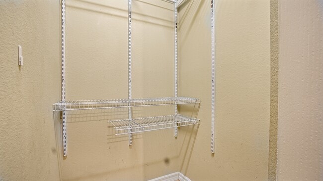 Building Photo - 820 Westbrook Terrace