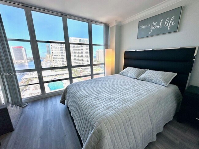 Building Photo - 2017 S Ocean Dr