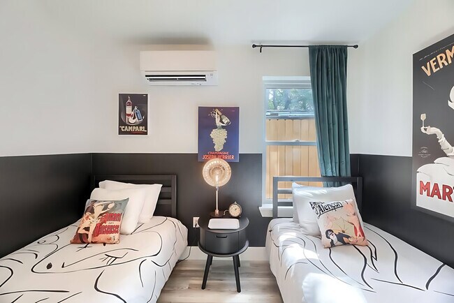 Building Photo - 1503 E 3rd St