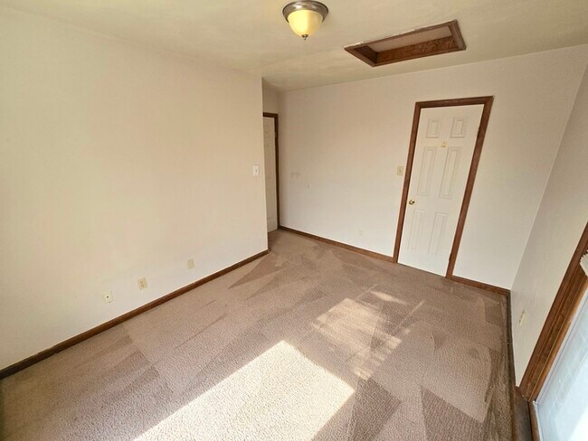 Building Photo - 2-STORY CONDO IN HEART OF PORTSMOUTH! 2 BED/2 BATH!