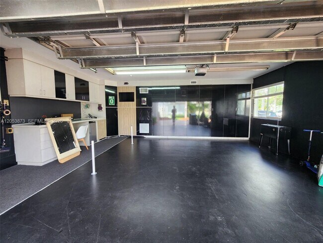 Building Photo - 594 Spinnaker