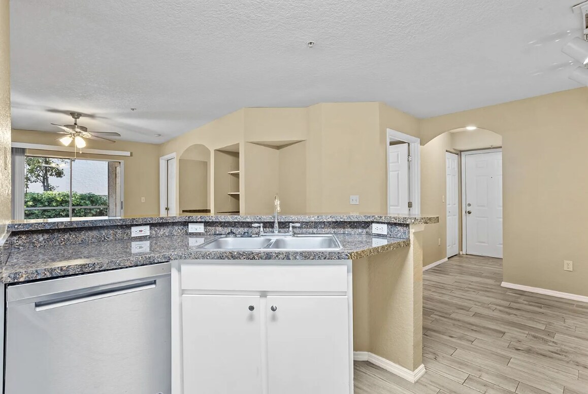 Building Photo - 826 Camargo Way