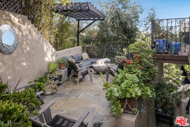 Building Photo - 3340 Durand Dr