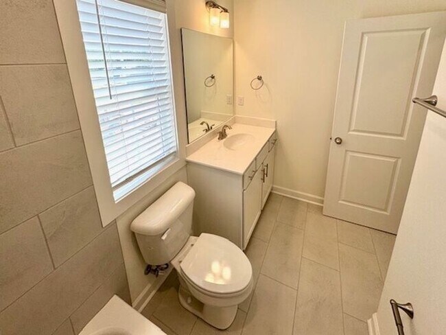 Building Photo - Now Leasing at Cedar Bluff – 4BR Townhomes...