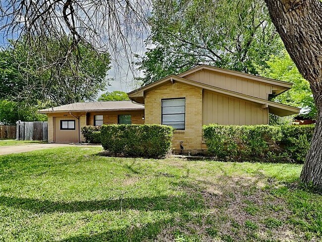 Building Photo - Heart of Garland Dream Home!