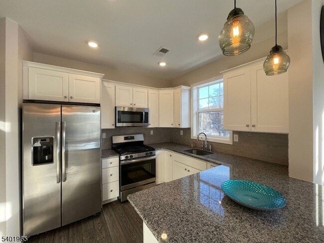 Building Photo - 5 W River Styx Rd