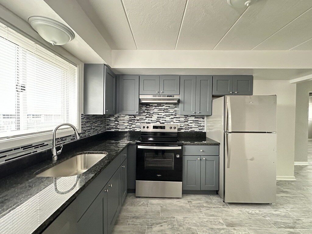 Building Photo - 1408 Carol St