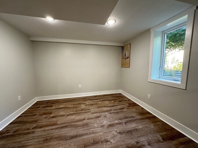 Building Photo - Large 4 bedroom ranch in Forest Hills