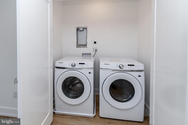 Building Photo - 17 Wilson St