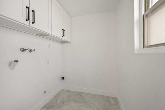 Building Photo - 22259 Erwin St