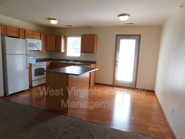 Building Photo - 212 Cardinal Wy