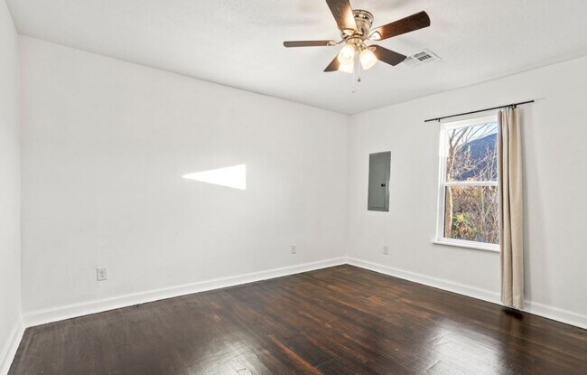 Building Photo - 117 S Vann St