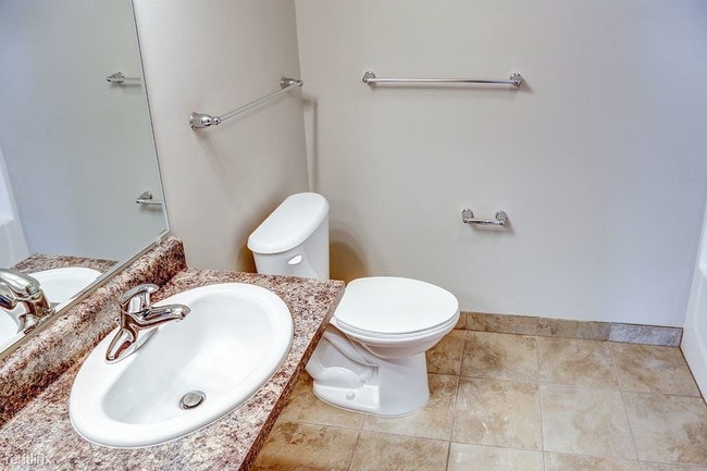 Building Photo - 2 br, 2 bath Townhome - Hattie Greene