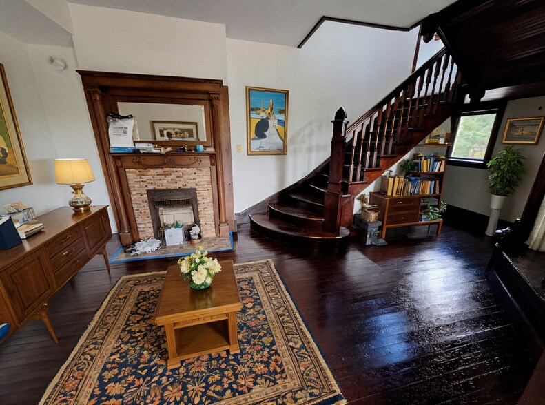 Lobby - 128 W Main St
