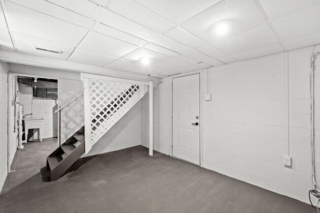 Building Photo - READY FOR MOVE IN!! Don't miss this UPDATED 3-bedroom in Braddock Hills!