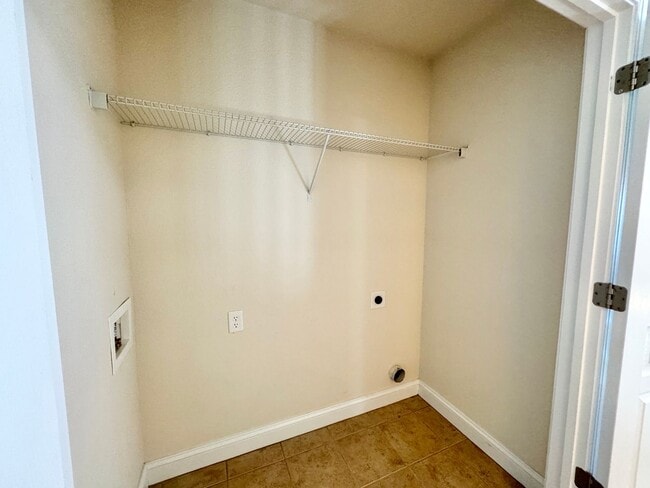 Building Photo - 4-Bedroom Home Ready 07-10-26!! Gourmet Kitchen - Fenced Backyard - Pet Friendly!