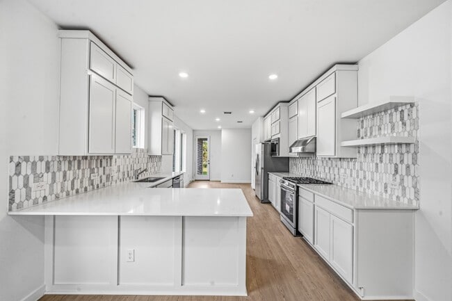 Building Photo - 27439 Sunterra Village Dr