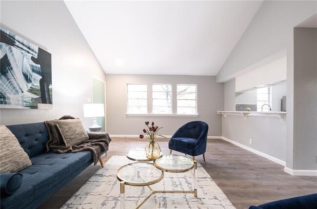 Building Photo - 102 Nicole Cove