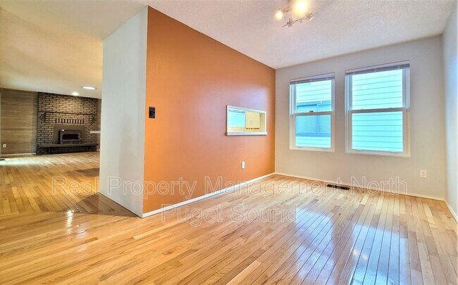 Building Photo - 7914 44th Ave W