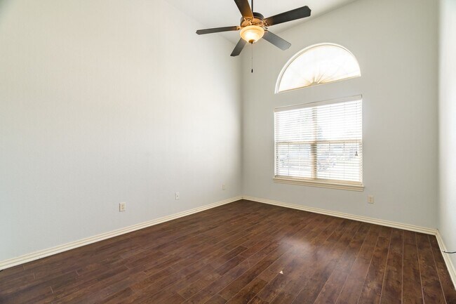 Building Photo - Spacious 3 Bedroom Home in West Fayetteville!
