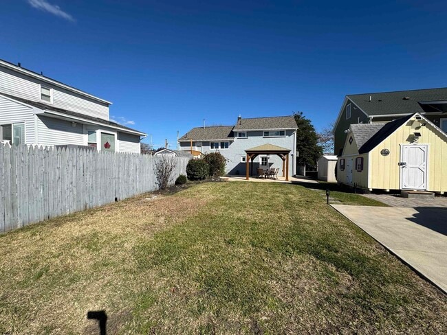 Building Photo - 566 N Elberon Ave