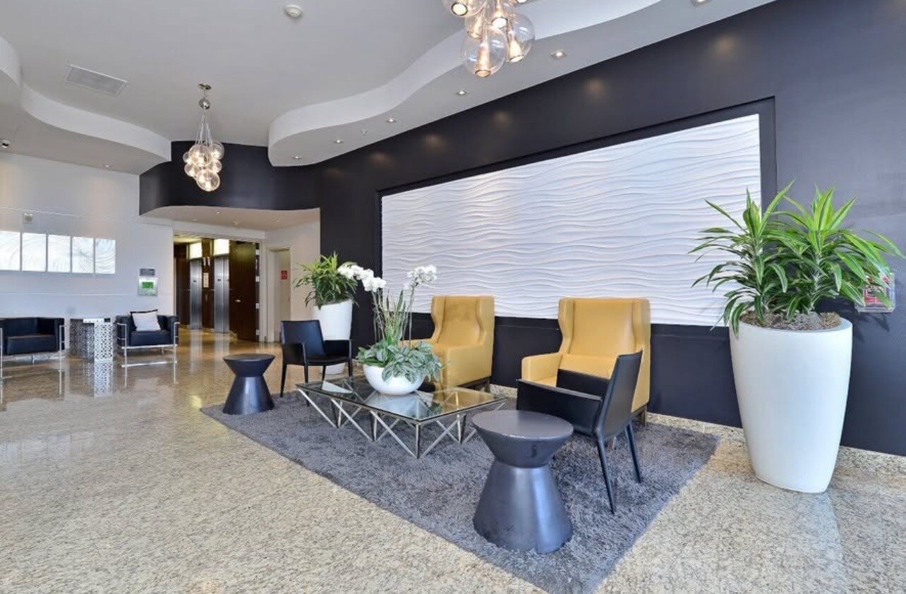 Building Photo - 1080 Park Blvd